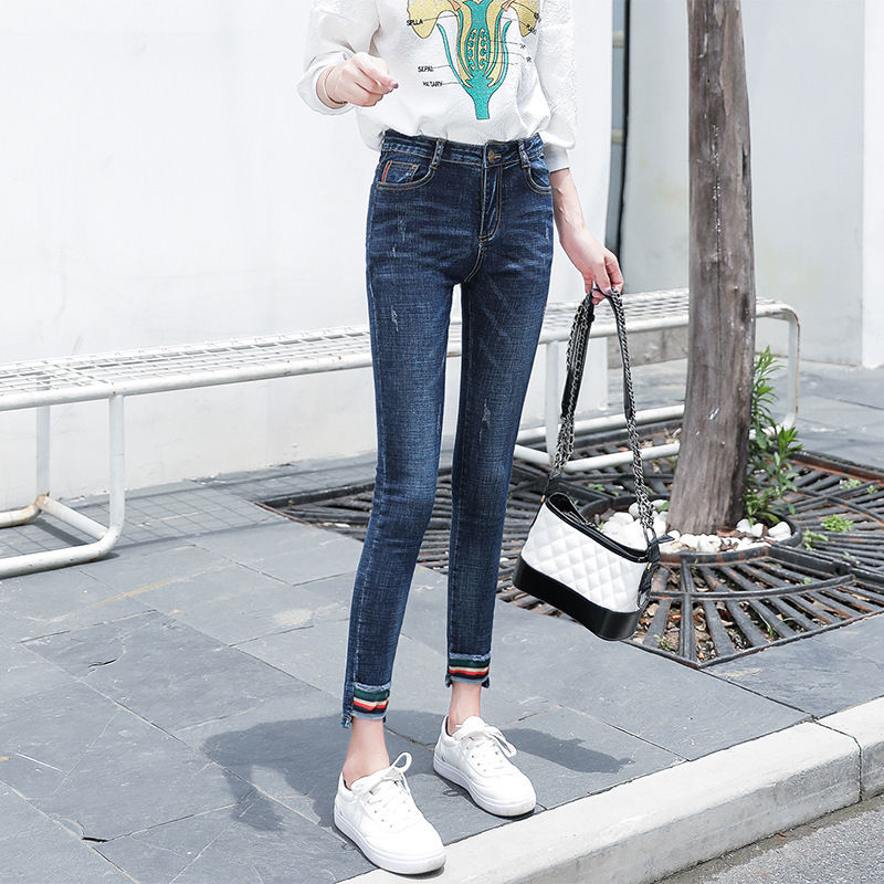 太美了，不敢相信，老婆穿上小脚牛仔裤，一件比一件好看，长面子