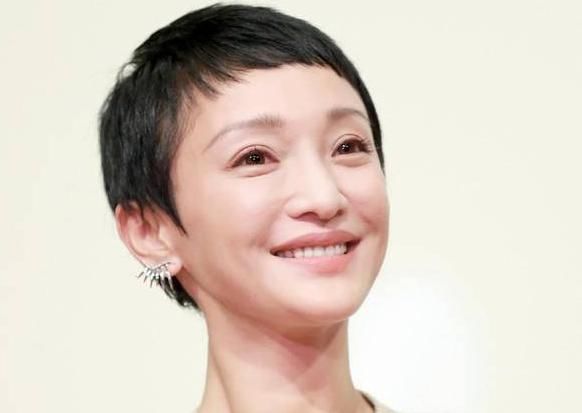  #气质#“一剪短发就变丑”的女星，毁颜值不说，仔细看气质都差了一大截
