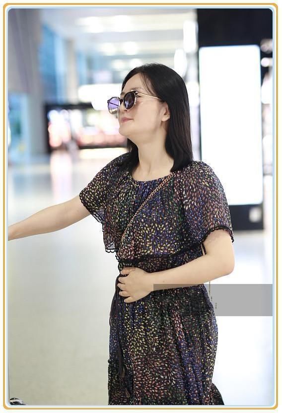 当谢娜和古力娜扎同穿碎花裙，才知道辣妈和少女的差距有多大!