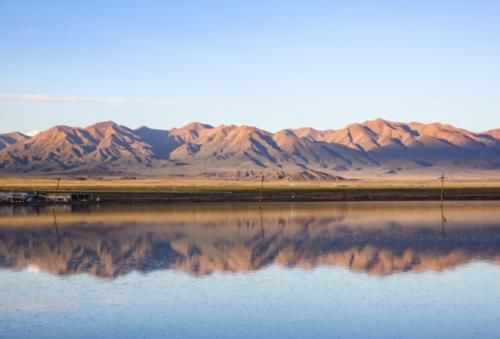 实拍茶卡盐湖：被称为中国的天空之境，游客数量达到300万人次