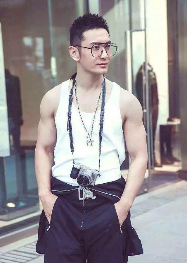 为什么女生穿背心很性感，男生穿就像老大爷!