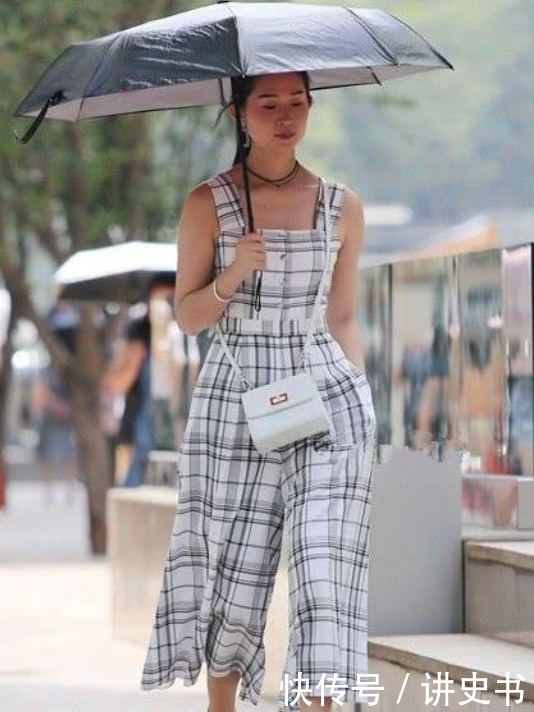 『 美女』清凉穿搭,好看有魅力!,街拍美女:身材曼妙的小姐姐