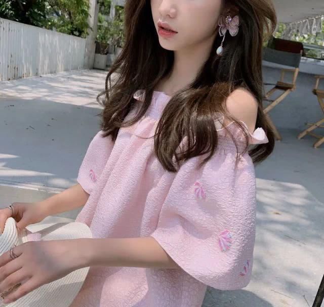  【面料】2020春夏季艳压群芳穿衣搭配，受得了春天风大，还能给你做街边超靓的崽