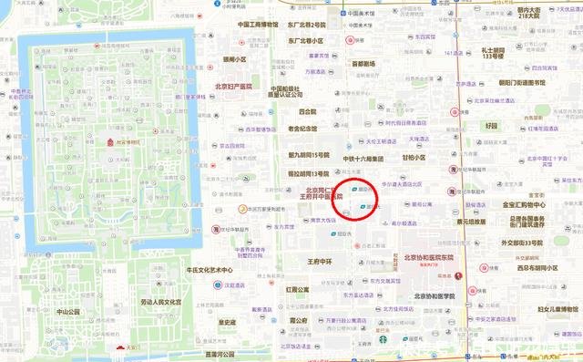  「王府井」北京地铁8号线的王府井北站本名金鱼胡同站，附近已变成步行街