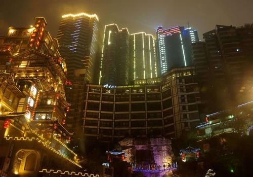 重庆这个地方变成网红打卡地,太火爆时直接封桥,游客:太暖心了