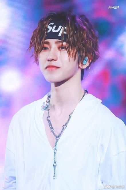 主持人爆料蔡徐坤天价报价,演戏报价8000万 网友:太好挣钱了吧