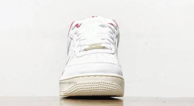 【联名】球鞋丨同一个联名，adidas和Nike怎么就差这么多？网友：甚至不如ASICS