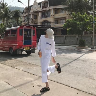 “高级脸”配“冷淡风”裙,凶凶的性感诱惑