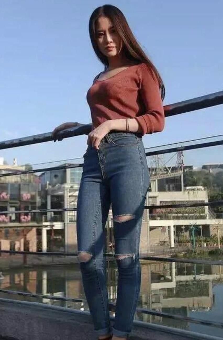 人像摄影:时尚紧身的牛仔裤，让腿更美!