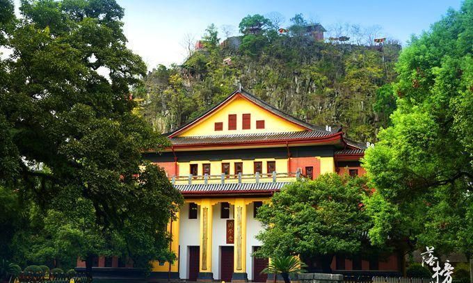 全国唯一一个坐落在5A景区，进门还要买门票的高校，这里风景独好