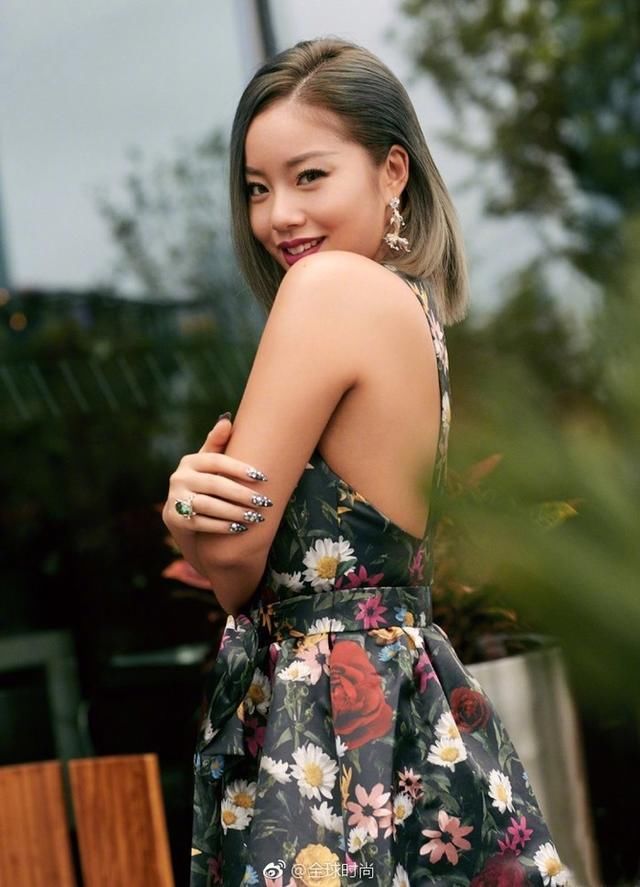 胖人瘦下来了，穿什么都好看!王菊这颜值跟衣品，简直是质的飞跃