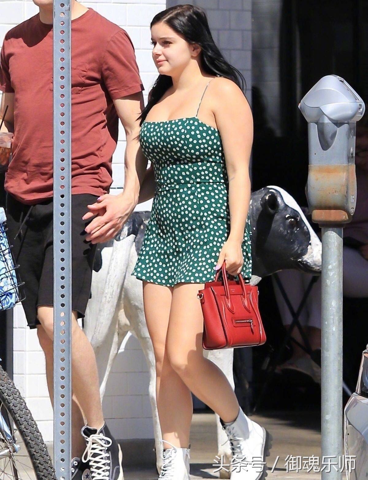 女星阿芮尔温特甜美出街范儿，大码的身材却拥有恰到好处的美!