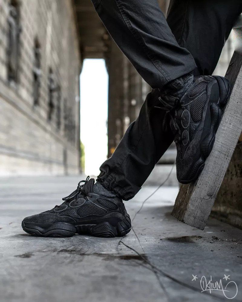 首次曝光!Yeezy 500 又有了新配色，11 月份发售!