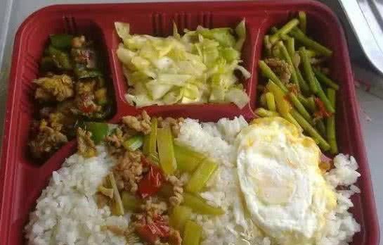 一趟火车几千乘客，为什么几十份盒饭都卖不掉？看完觉得理所当然