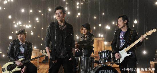 周杰伦官博管理员忘换小号转发PGone消息,引得粉丝一片哗然!