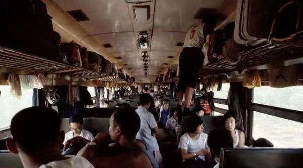  [回忆]这一组绿皮火车的老照片，承载了我们太多太多的回忆