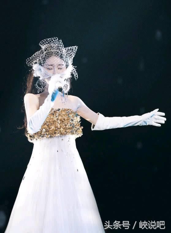 她是《中国好声音》首位女冠军，出道至今没绯闻，就是最干净女星