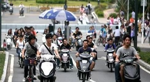  积压|新国标电动车上市就滞销？厂家新车积压，网友：我得为我安