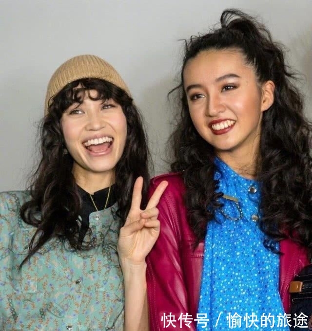  #光希#水原希子时装周走秀，碎花裙满满田园风，与木村光希合影成亮点