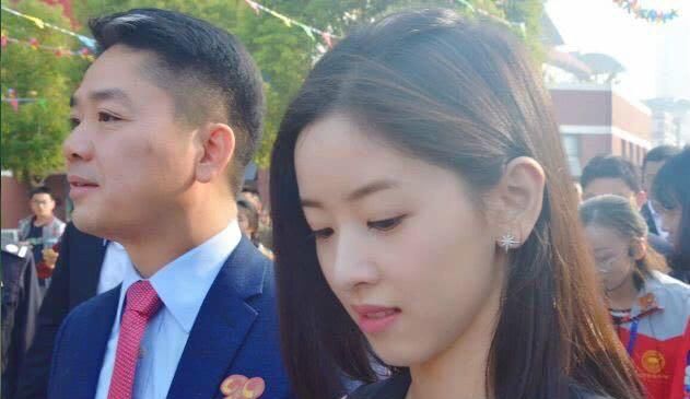 刘强东事件有了新进展，曾首谈育儿理念：我的孩子快乐就好！