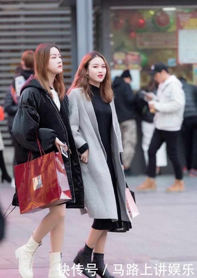 优美：优美穿搭，哪位更美呢？，街拍美女：俏皮可人的紧身裤小姐姐