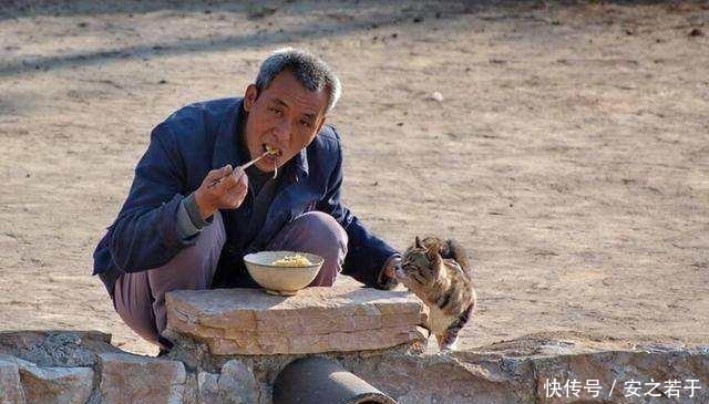 农村一天“2餐”成常态，为啥不“3餐”，专家纳闷，老农道出实情