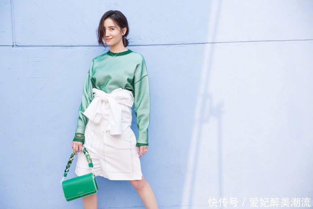 宋佳这款刘海厉害了！直接遮住了她百分之80的脸，比我巴掌还小！