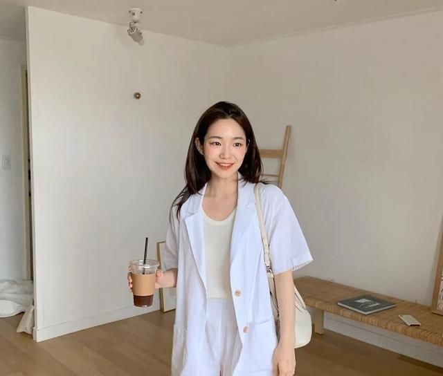  实用@今夏适合小个子的3款裤子，显个高显腿长，比裙子更实用