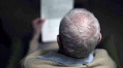 黑芝麻能让头发变黑吗?营养师:别轻信谣言，这3件事才真正管用