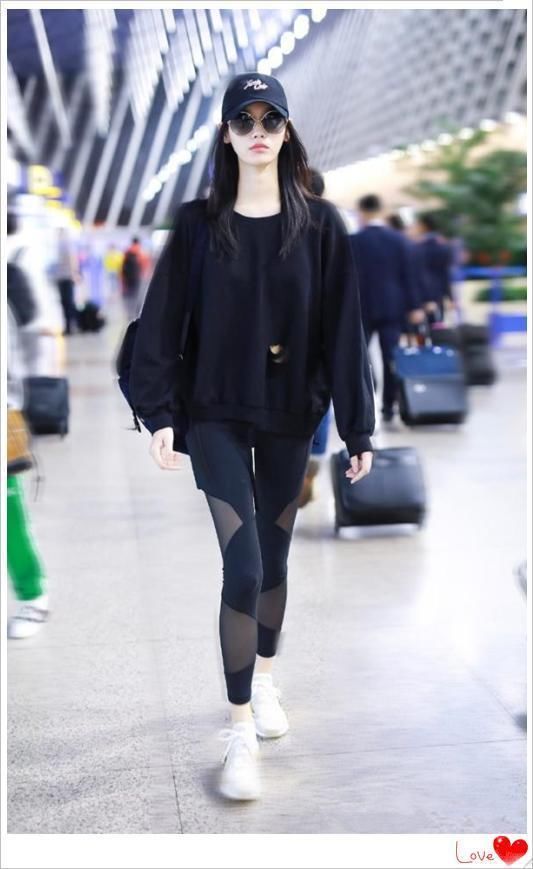 没奚梦瑶的腿就别打底裤外穿了，像刘亦菲一样勒出肌肉腿就尴尬了