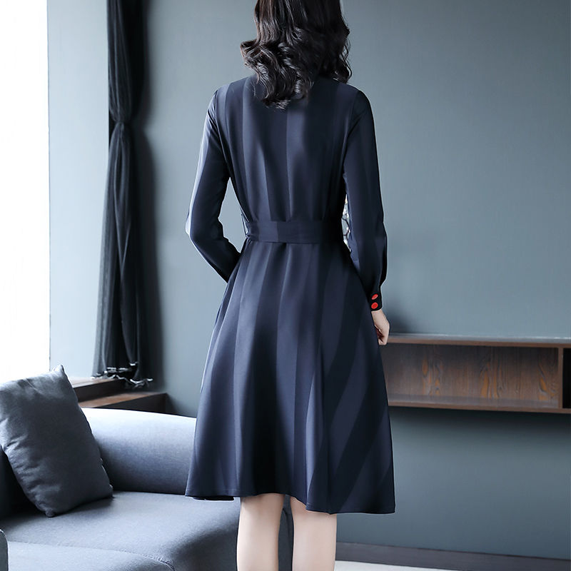 遇见“棉麻”薄秋裙，虽不华丽但舒适保暖，推荐60后穿，贼美