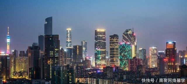中国五大城市夜景对比, 四大一线城市也比不上香港