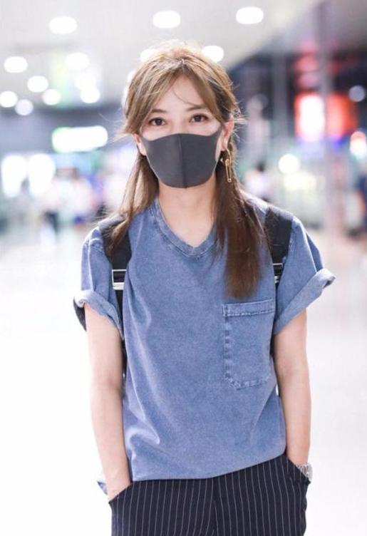 没有赵薇的身材就别穿条纹裤了，像马苏一样穿成买家秀就尴尬了！