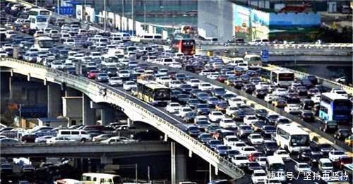  [通行]中国牛人发明＂新型立交桥＂，提升10倍通行效率，已获国