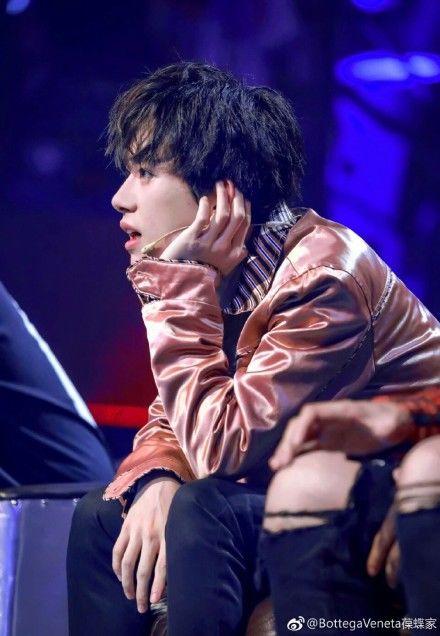 易烊千玺成为Bottega Veneta代言人,亚太区首位代言人!
