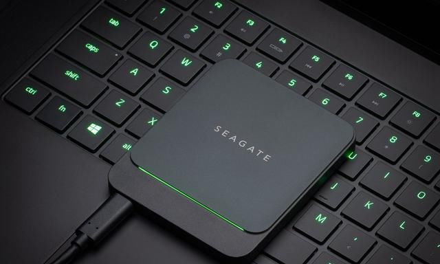  「设计」存储新秀绿光侠，希捷酷鱼飞翼移动SSD体验