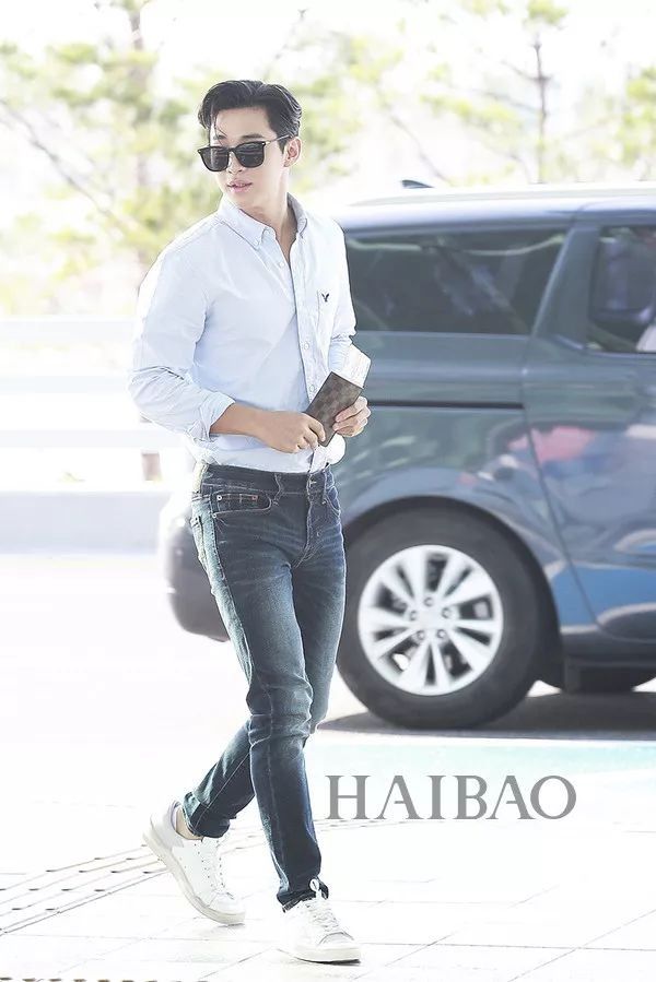 秘籍| 明星都在炫腹秀美腿，但怎么露才更高级?【海报街拍】