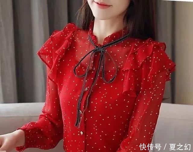 『早春』早春小衫,配个小半裙,洋十分惊艳