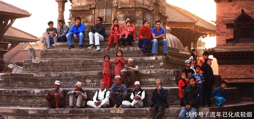 尼泊尔的火葬场，为何小孩都在附近“蹲点”了解原因后令人心酸