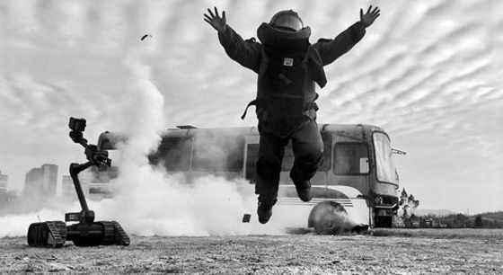 防爆服也难挡炸弹,为什么拆弹时还要穿着防爆