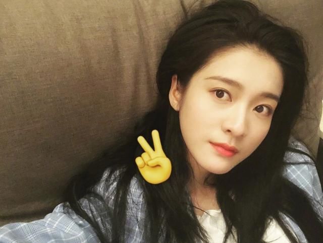 张雪迎发声驳斥“小三”传言，称交由律师处理，网友:少蹭热度!