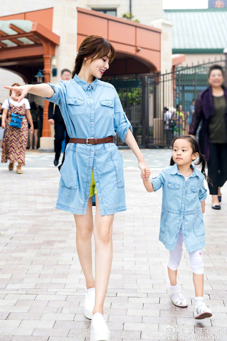 李小璐:小甜馨穿衣品味越来越潮了，妈妈不愧是时尚达人
