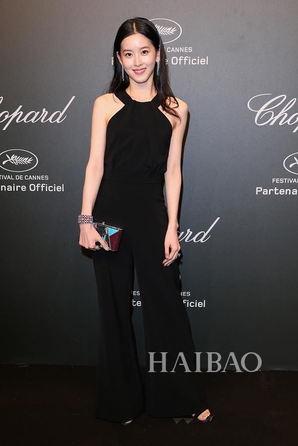 奶茶妹妹章泽天不仅人生开挂，衣品也从小土妹一跃成白富美？