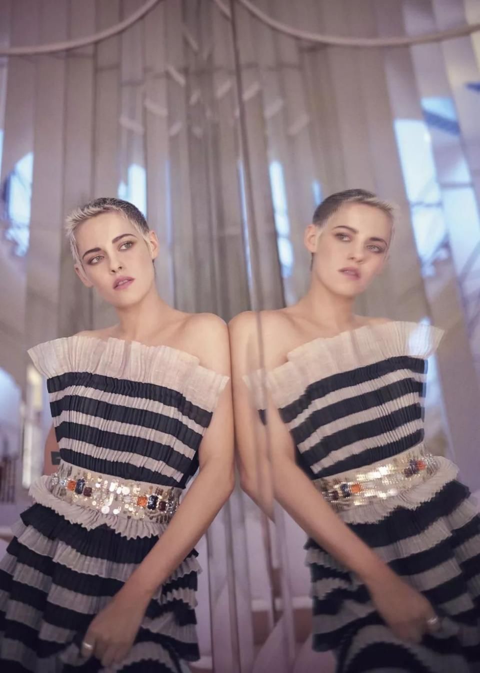 不谈衣服，时尚圈用哪些道具打造性感大片?