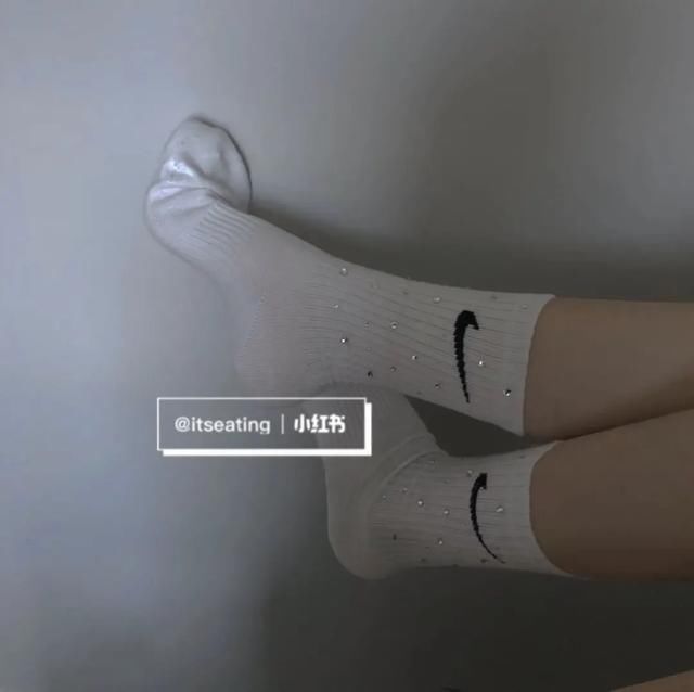  [时髦]没想到袜子也能穿得这么时髦！