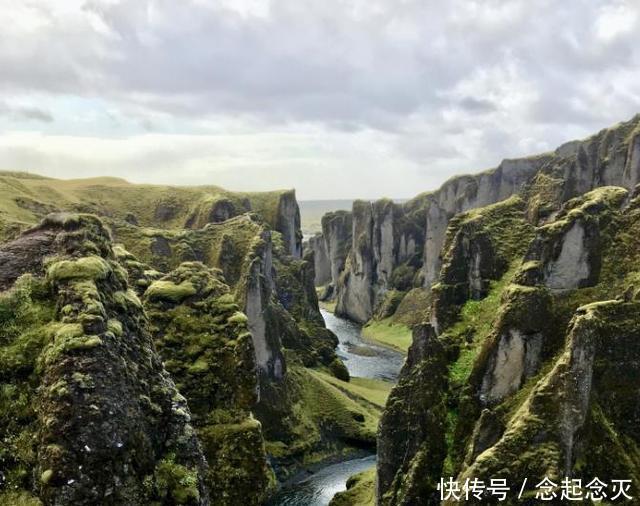 冰岛神秘的“苔原”景观，如同置身天外星球，还曾掩盖一个村庄