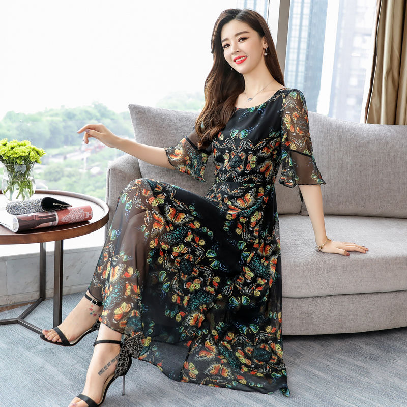 姐姐比我大5岁，她穿了这连衣裙，跟我逛街，别人都以为我是姐姐