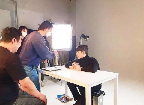 [花絮]玄彬终于瘦了！最新花絮一身黑衣难掩高贵气质，大长腿不输李敏镐