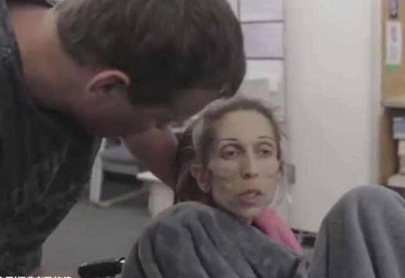 国外一女子从120斤瘦到了30斤,真的是瘦成了一道闪电