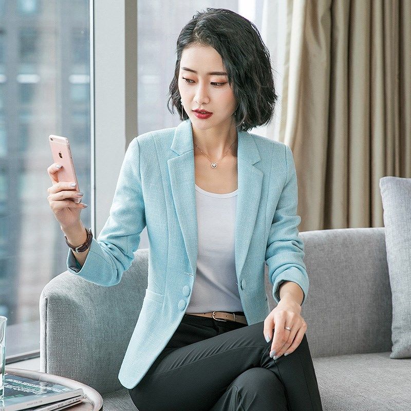 今年不流行连衣裙了，“小西装”+“阔腿裤”，瞬间提升档次